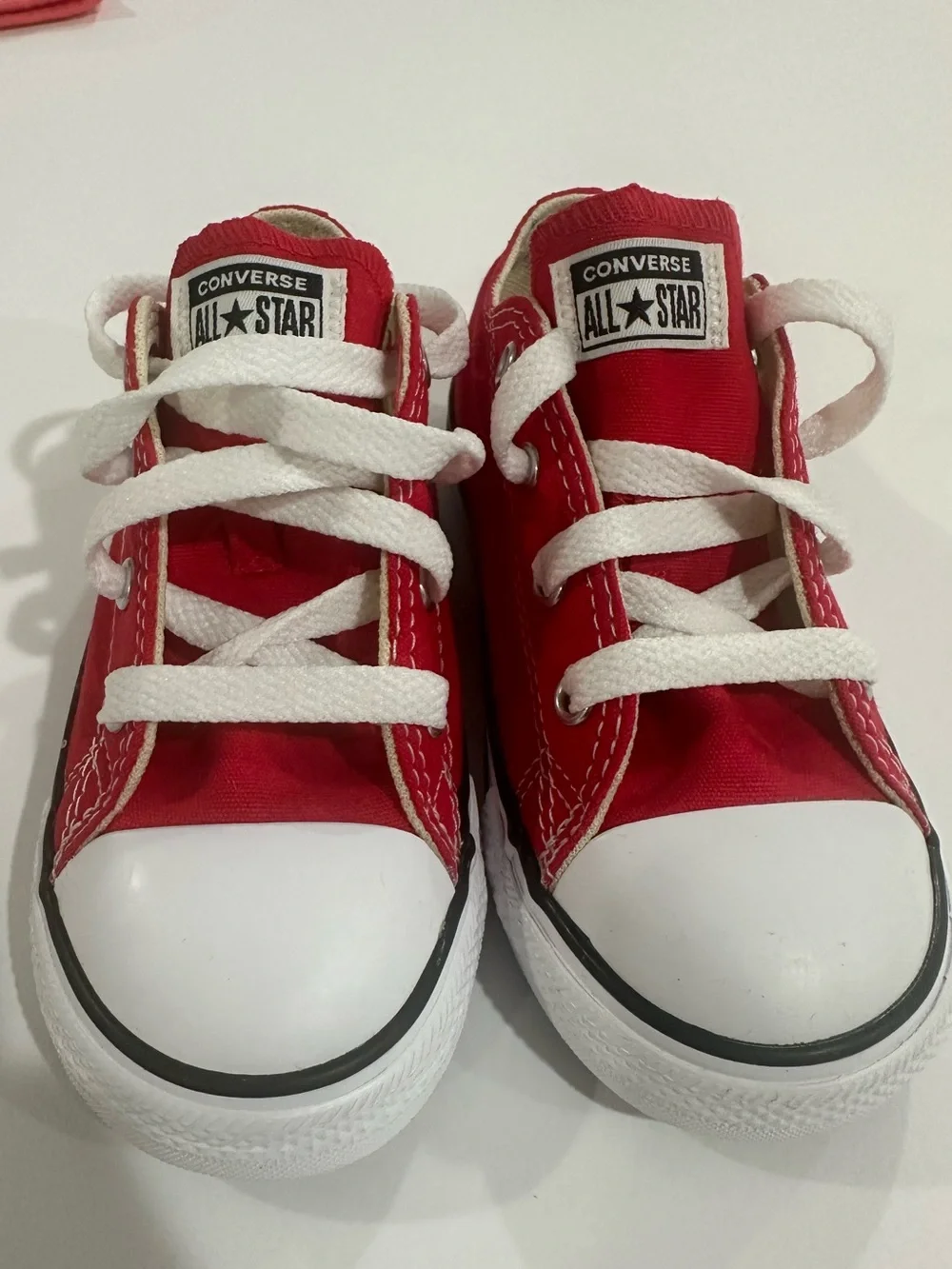 Converse Low Top Sneakers in Red & White